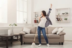 Hacer la limpieza de tu hogar más efectiva-polvo